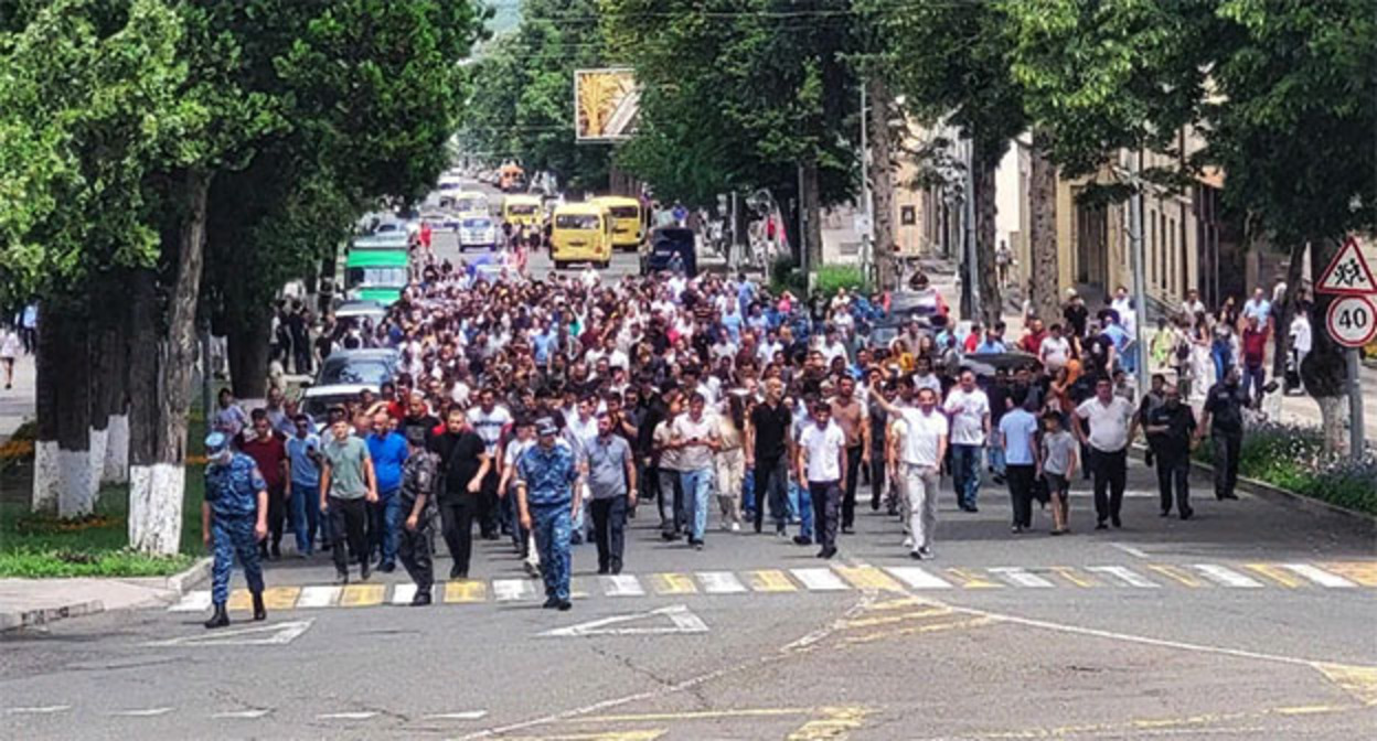 Марш в Степанакерте. 12 июля 2023 г. Фото Алвард Григорян для "Кавказского узла"