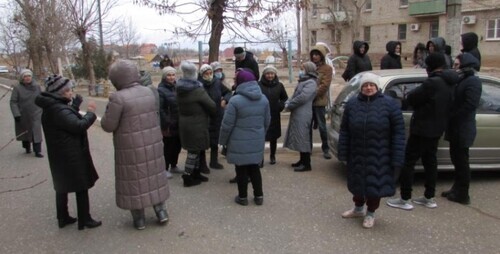 Сход жителей дома, оставшегося без отопления. Астрахань, декабрь 2022 г. Фото Вячеслава Ященко для "Кавказского узла"