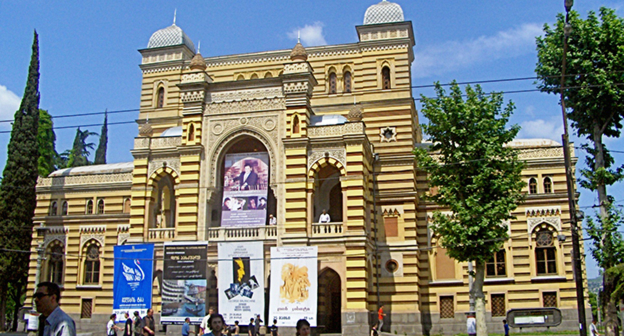 Тбилисский театр оперы и балета from USA. Opera House. Фото: ImposterVT from USA. Opera House https://ru.wikipedia.org