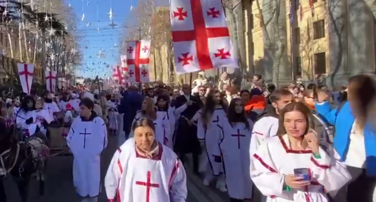 Шествие "Алило" в Тбилиси. Стоп-кадр видео из Telegram-канала NewsGeorgia от 07.01.24, https://t.me/NGnewsgeorgia/12056