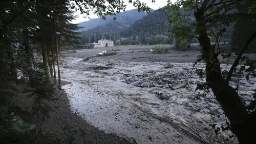 Сход оползня в Грузии. Скриншот видео https://ru.euronews.com/2023/08/05/georgia-landslide