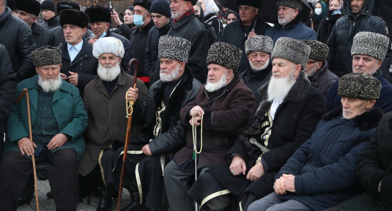 Траурные мероприятия памяти жертв сталинской депортации. Фото: https://ingushetia.ru/news/v_ingushetii_sostoyalos_traurnoe_meropriyatie_pamyati_zhertv_deportatsii_1944_goda/