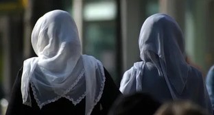 Девушки в региозной одежде. Фото: Islamnews.ru
