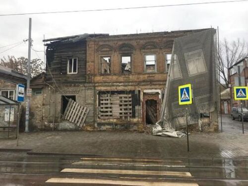 Разрушающийся двухэтажный дом по улице Станиславского в Ростове-на-Дону. Фото: bg.rostov-gorod.ru.