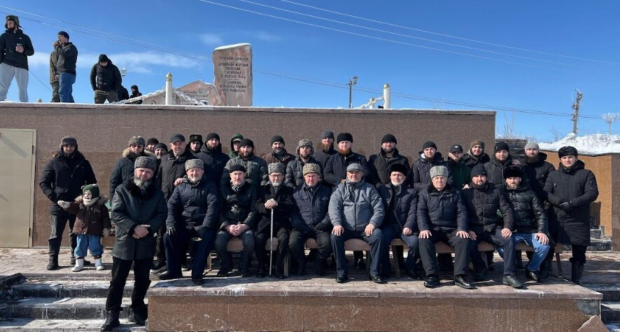 Участники митинга в селе Ярык-су Новолакского района Дагестана. 23 февраля 2025 года. Фото предоставлено "Кавказскому узлу" организаторами мероприятия.