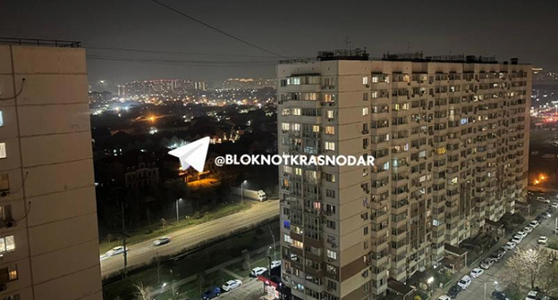 Краснодар. 17 марта 2025 г. Фото: https://bloknot-krasnodar.ru/news/my-zadykhaemsya-edkiy-zapakh-gari-pochuvstvovali-k-1837028