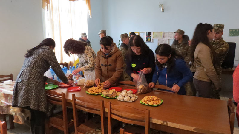 Подготовка к фуршету.